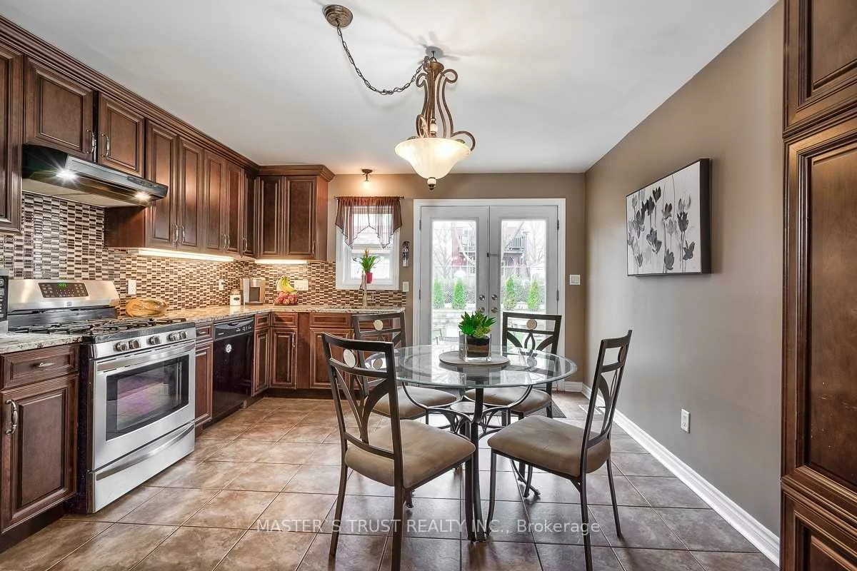 262, Queen Mary, 1002 - CO Central, Oakville