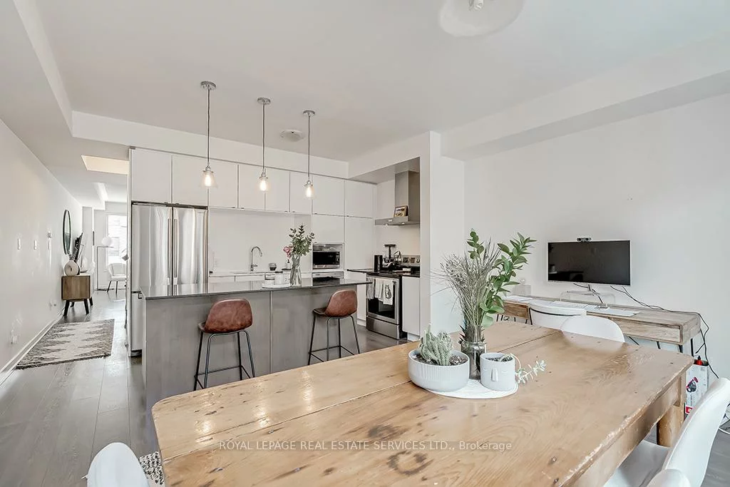 218, Huguenot, 1008 - GO Glenorchy, Oakville