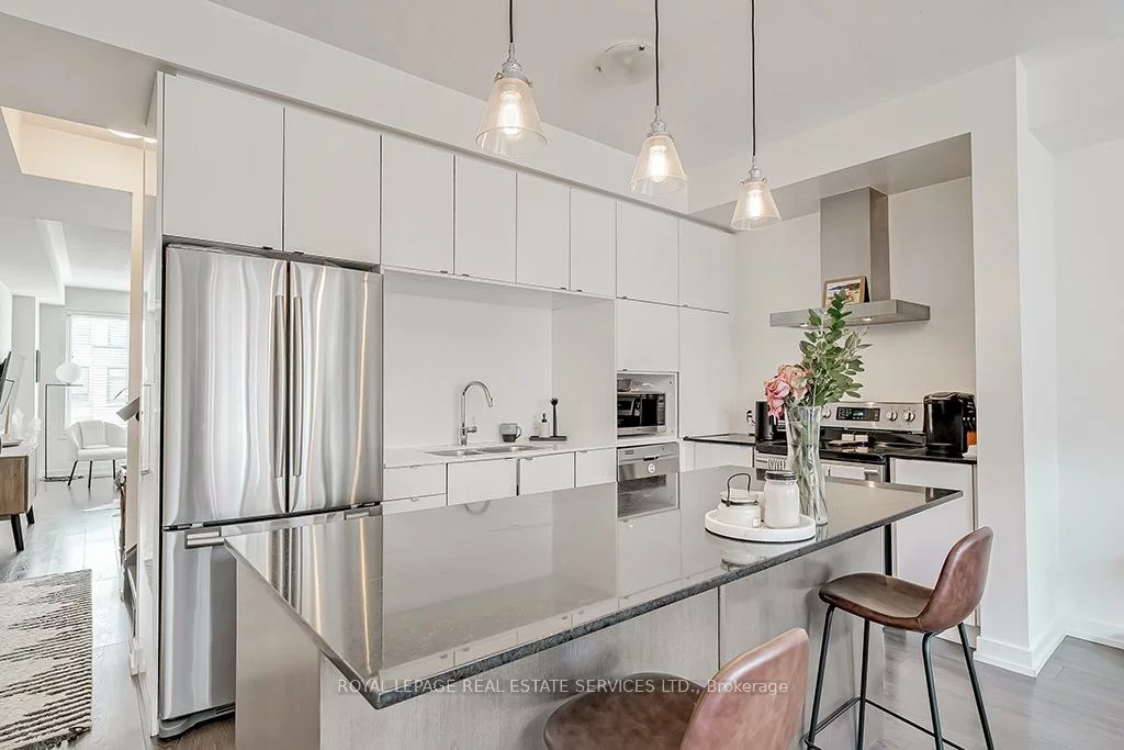 218, Huguenot, 1008 - GO Glenorchy, Oakville