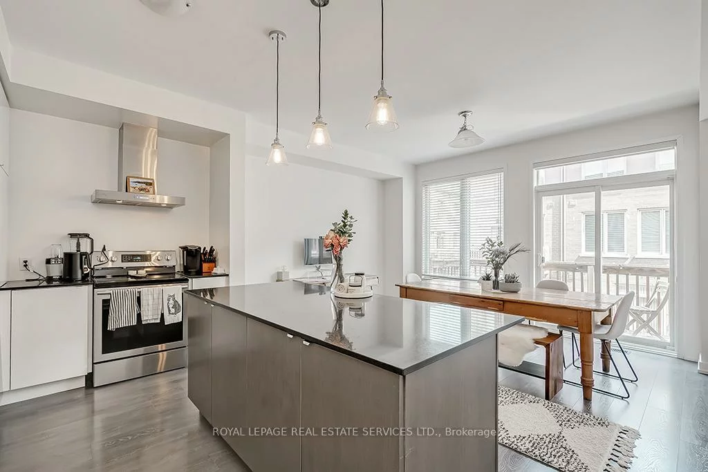 218, Huguenot, 1008 - GO Glenorchy, Oakville