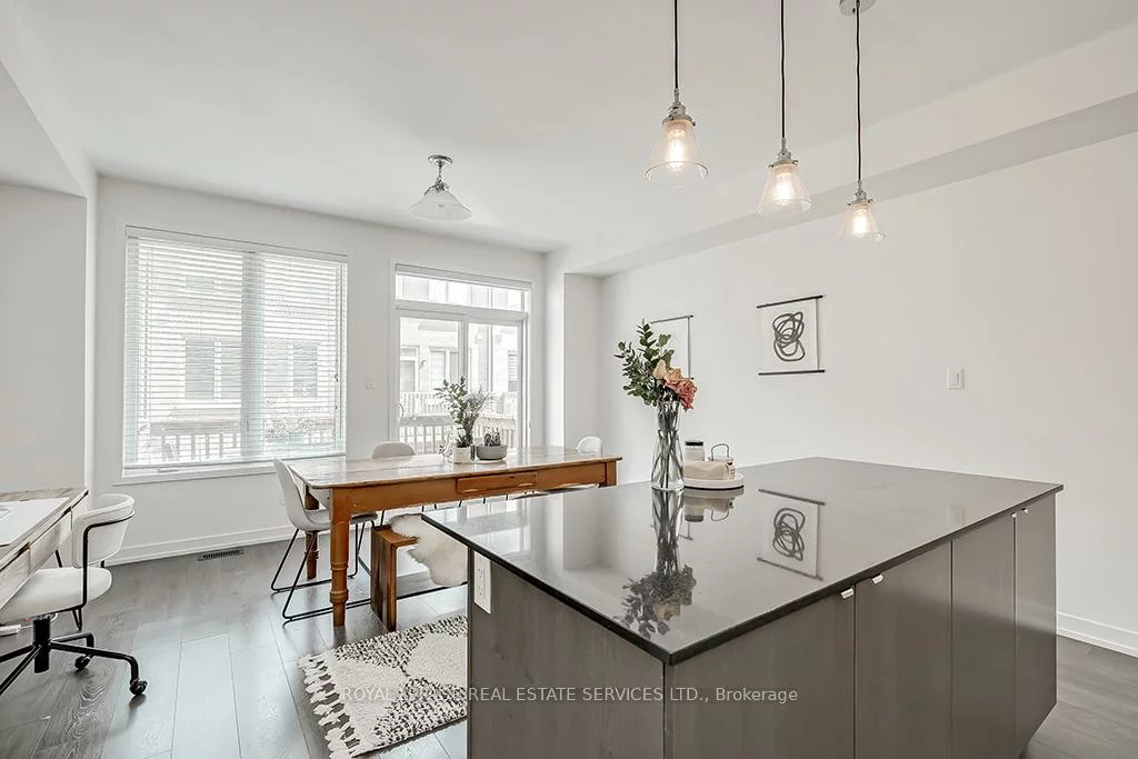 218, Huguenot, 1008 - GO Glenorchy, Oakville