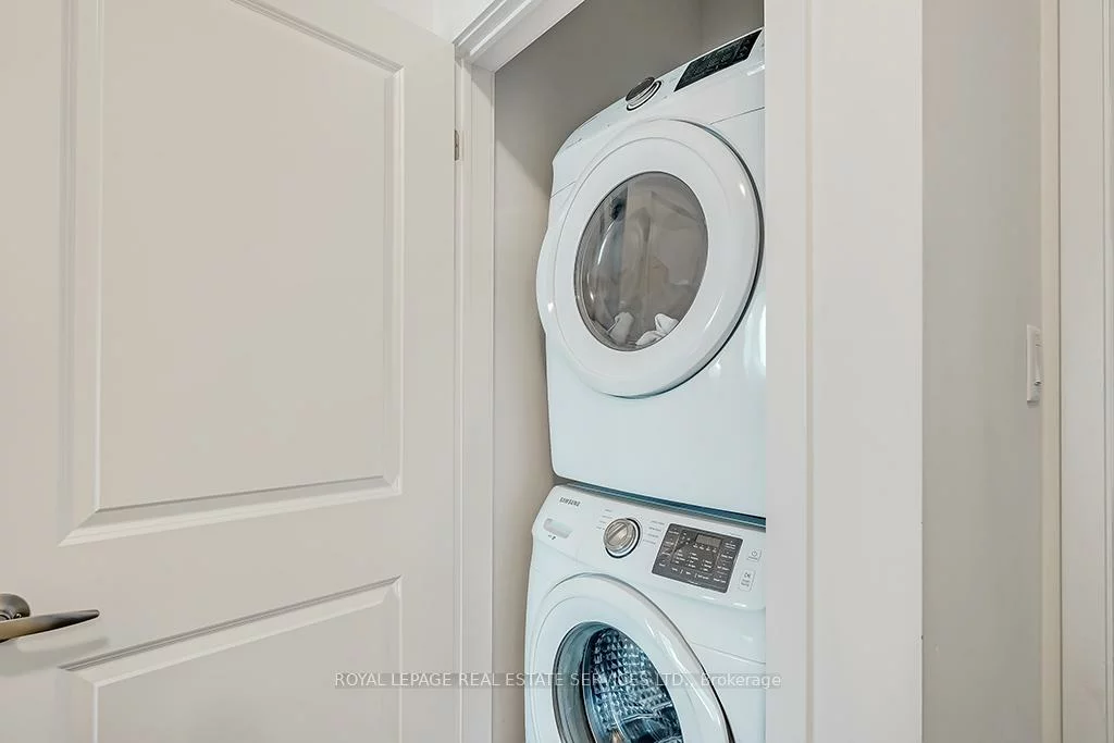 218, Huguenot, 1008 - GO Glenorchy, Oakville