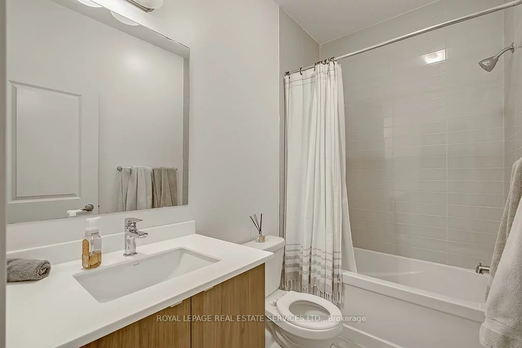 218, Huguenot, 1008 - GO Glenorchy, Oakville