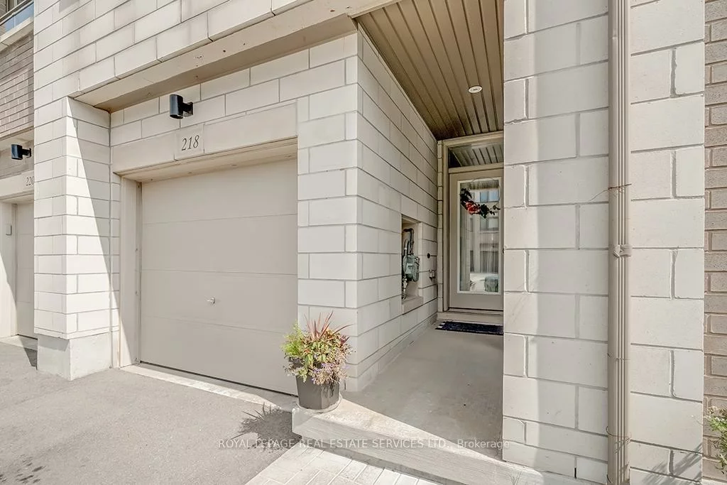 218, Huguenot, 1008 - GO Glenorchy, Oakville