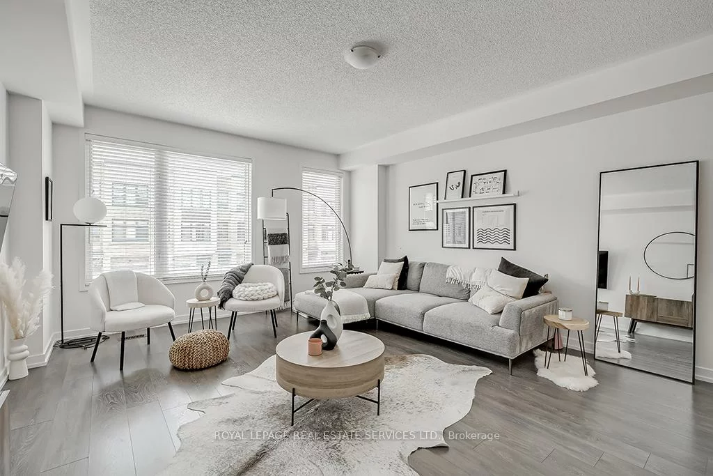 218, Huguenot, 1008 - GO Glenorchy, Oakville