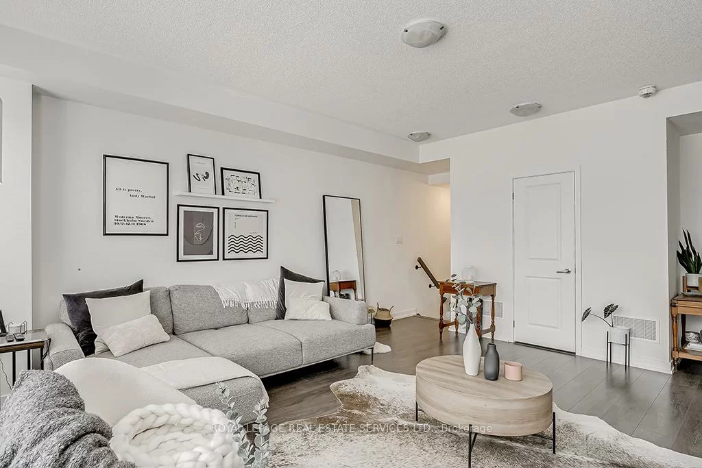 218, Huguenot, 1008 - GO Glenorchy, Oakville