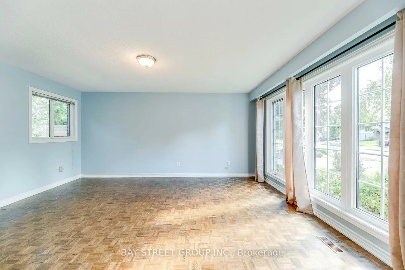 2281, Devon, 1006 - FD Ford, Oakville