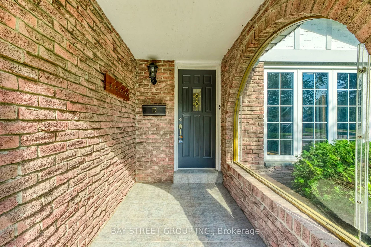 2281, Devon, 1006 - FD Ford, Oakville