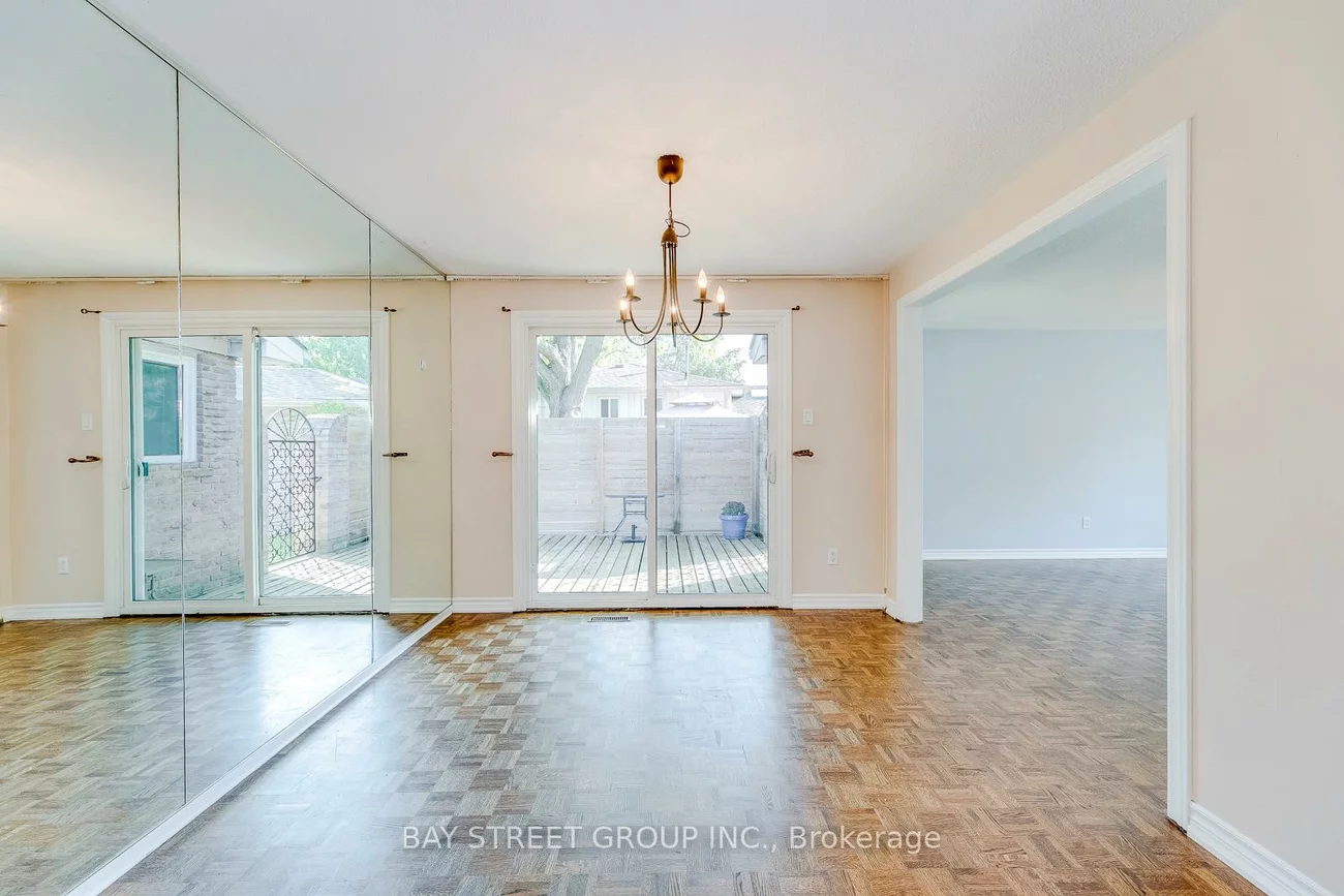 2281, Devon, 1006 - FD Ford, Oakville