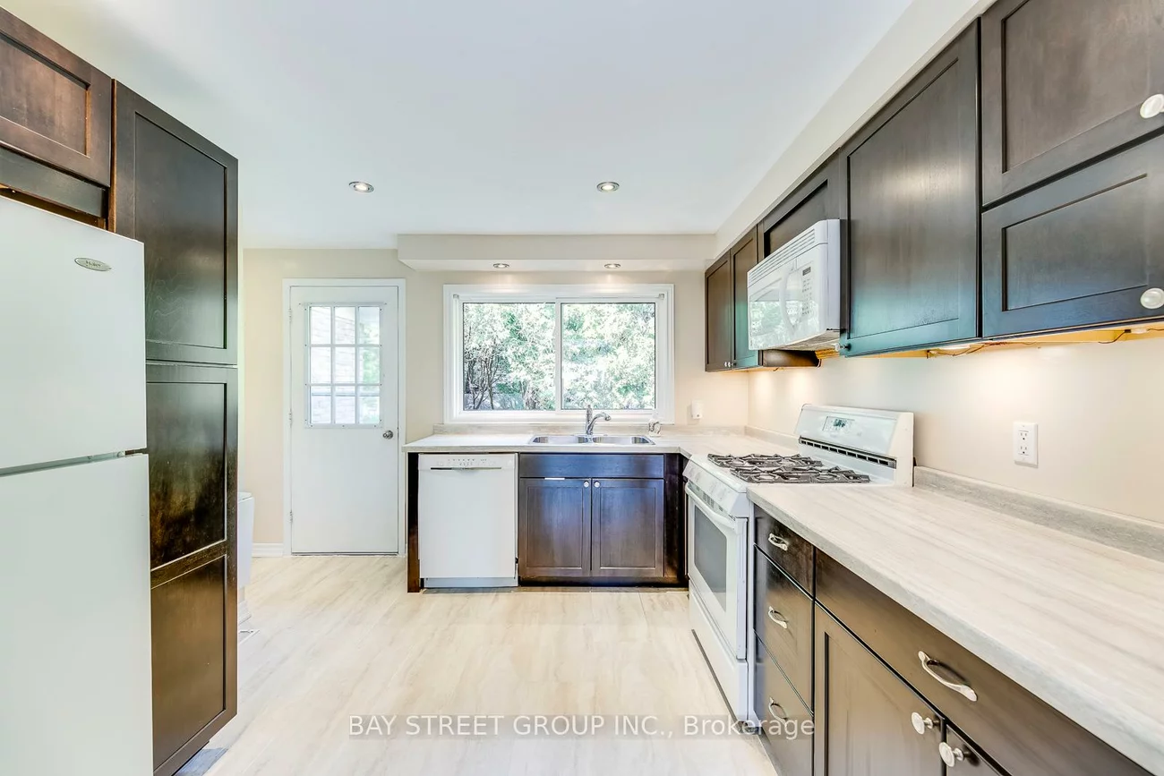 2281, Devon, 1006 - FD Ford, Oakville