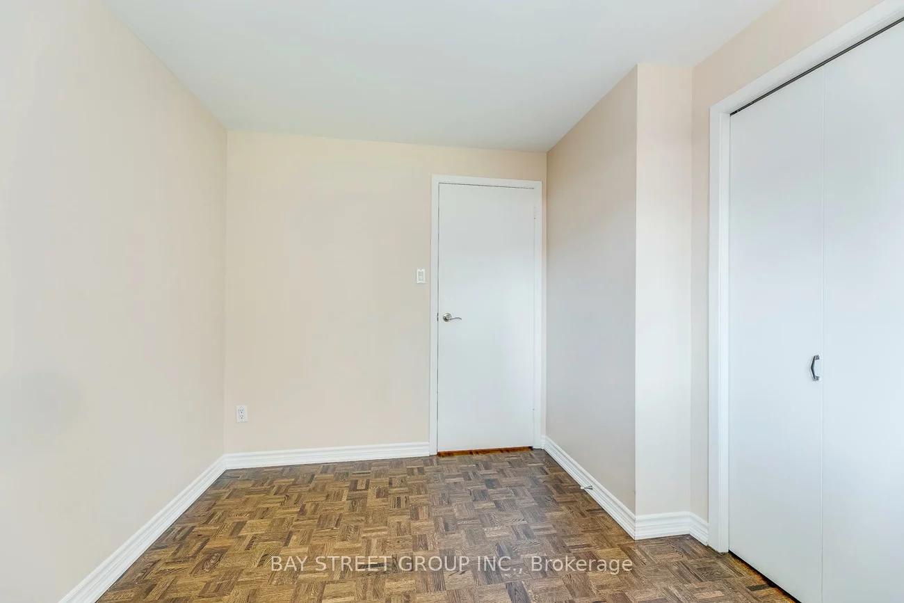 2281, Devon, 1006 - FD Ford, Oakville