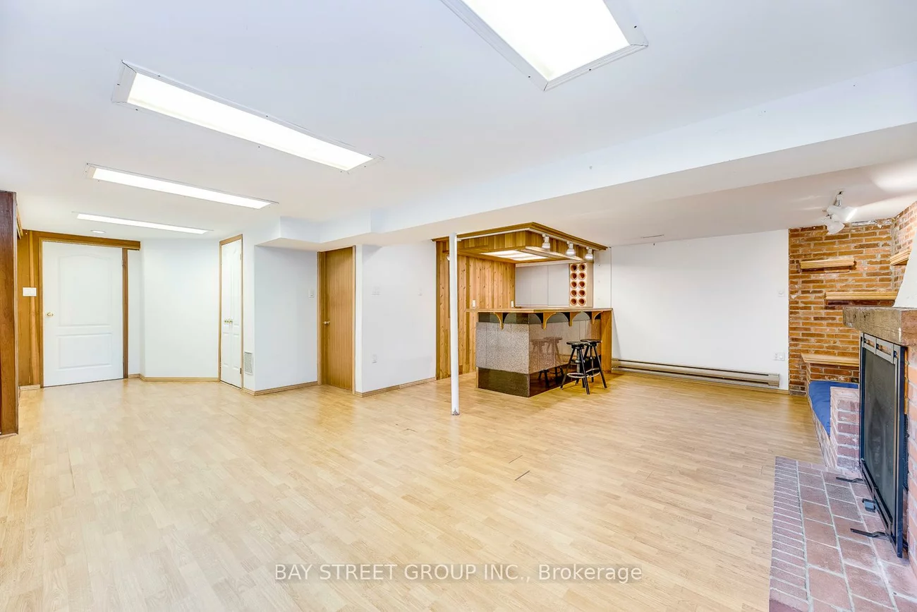 2281, Devon, 1006 - FD Ford, Oakville