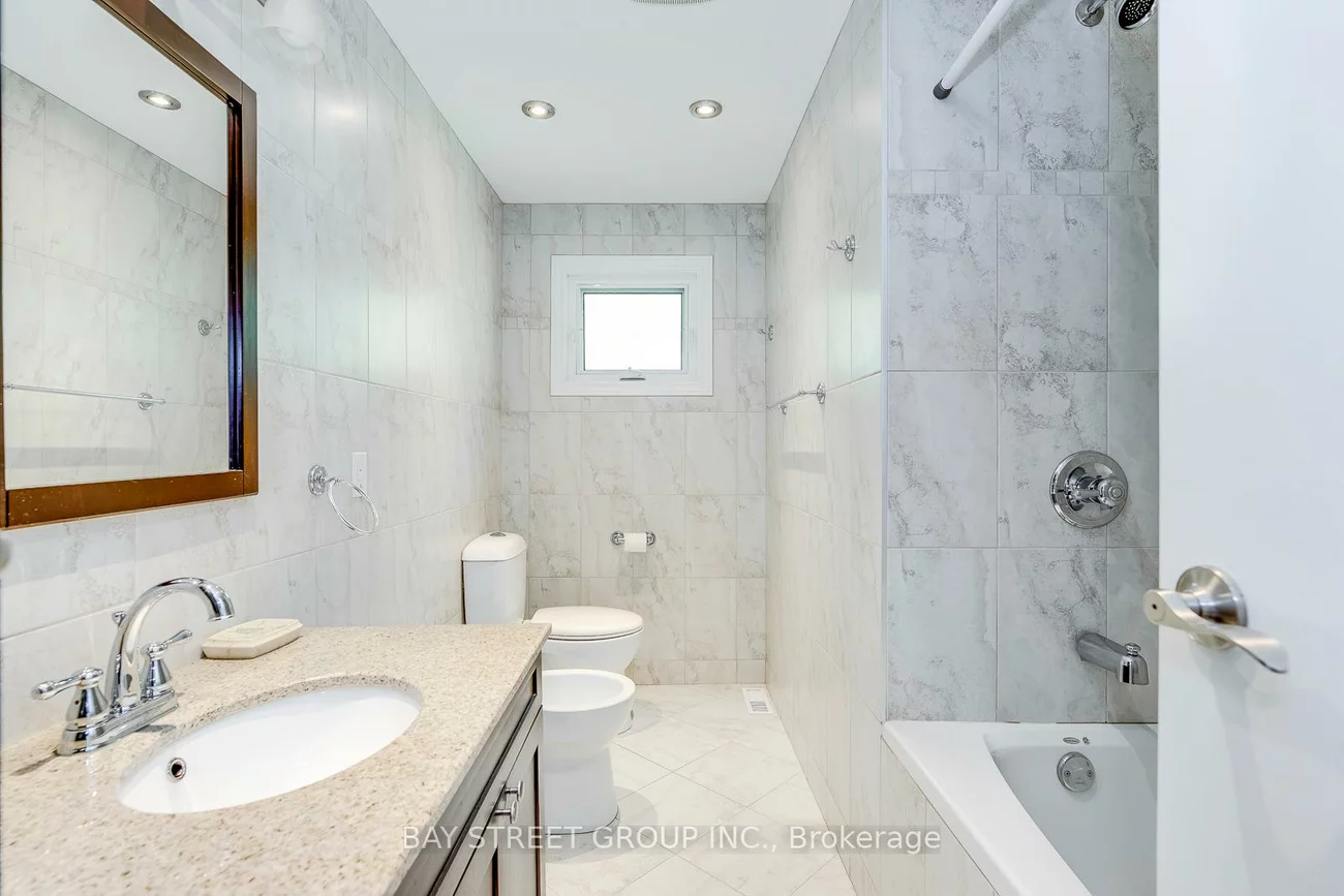 2281, Devon, 1006 - FD Ford, Oakville