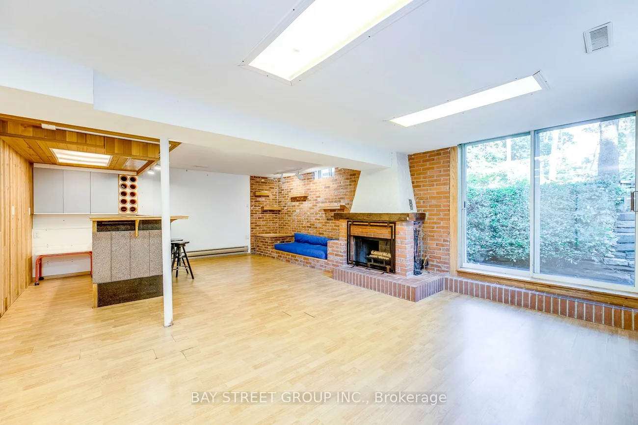 2281, Devon, 1006 - FD Ford, Oakville