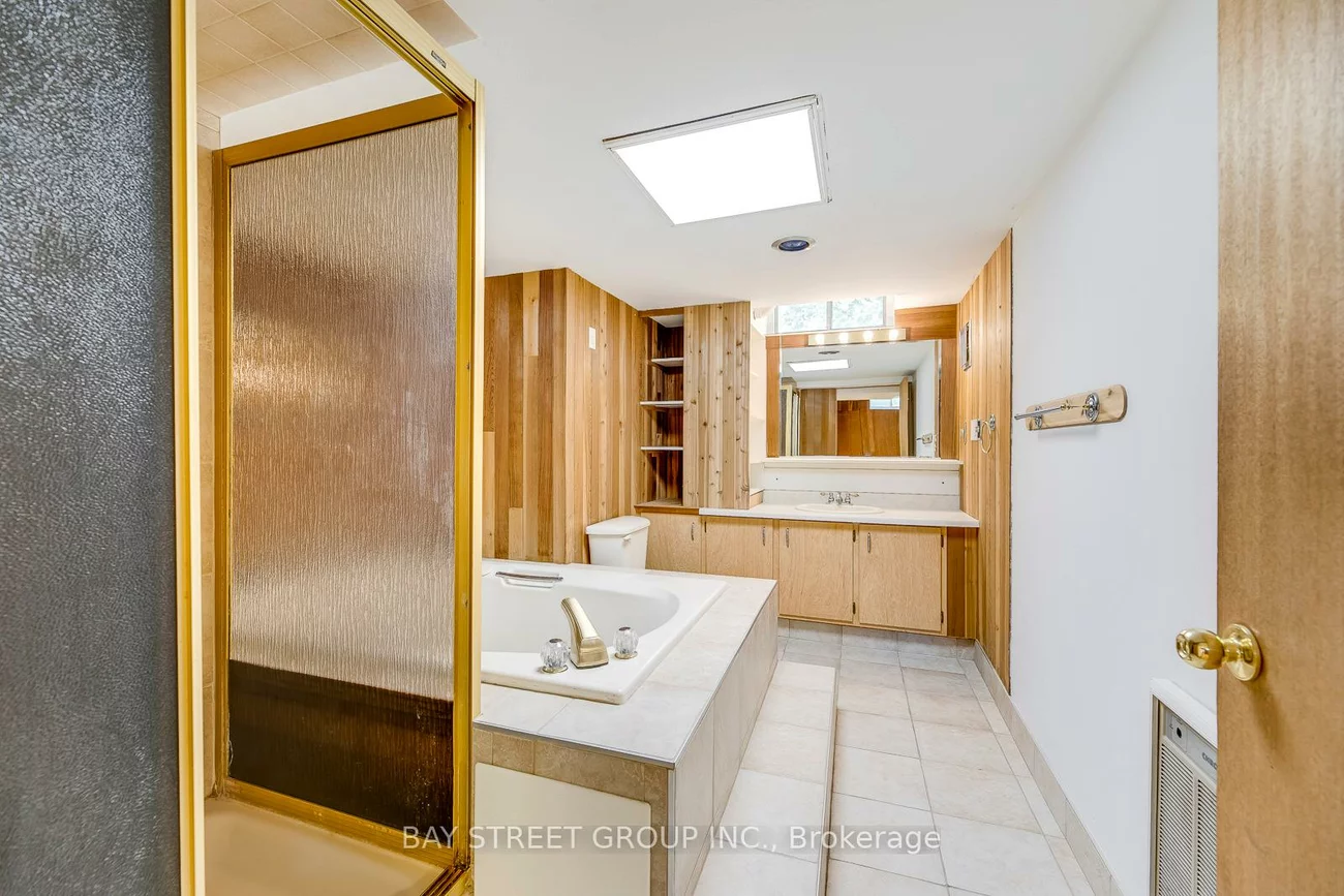 2281, Devon, 1006 - FD Ford, Oakville