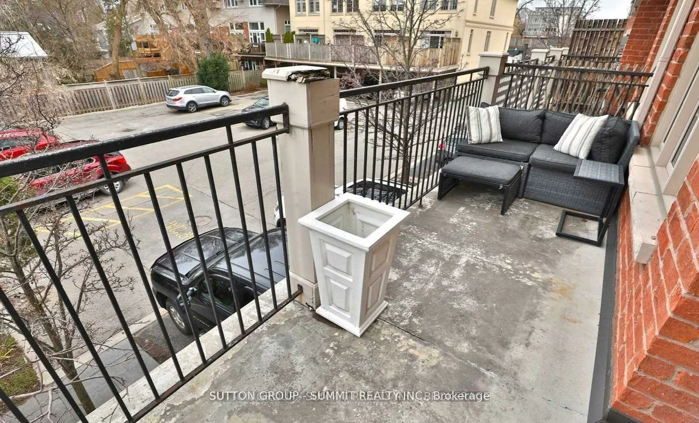 95, Kerr, 1002 - CO Central, Oakville