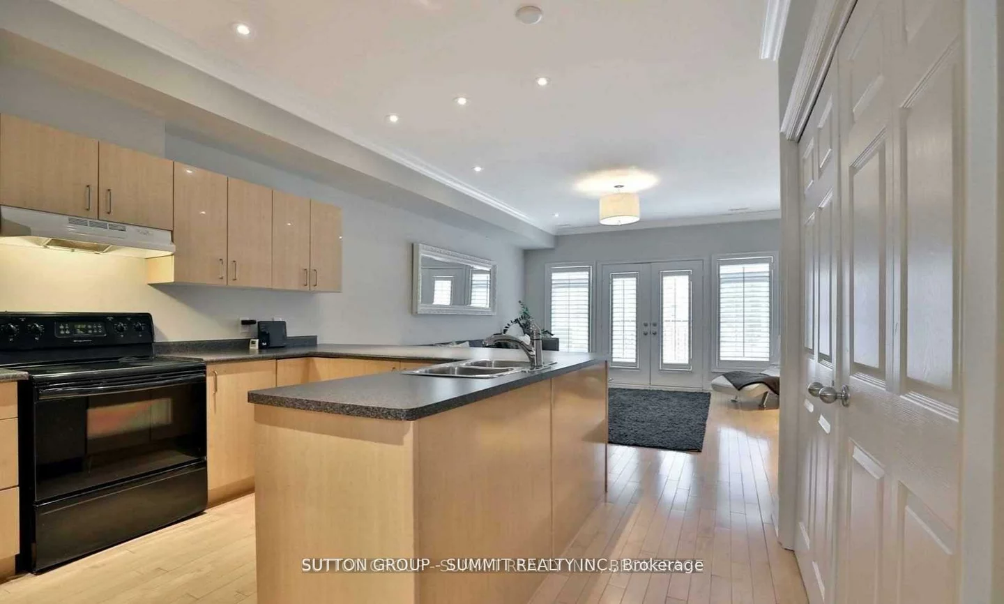 95, Kerr, 1002 - CO Central, Oakville