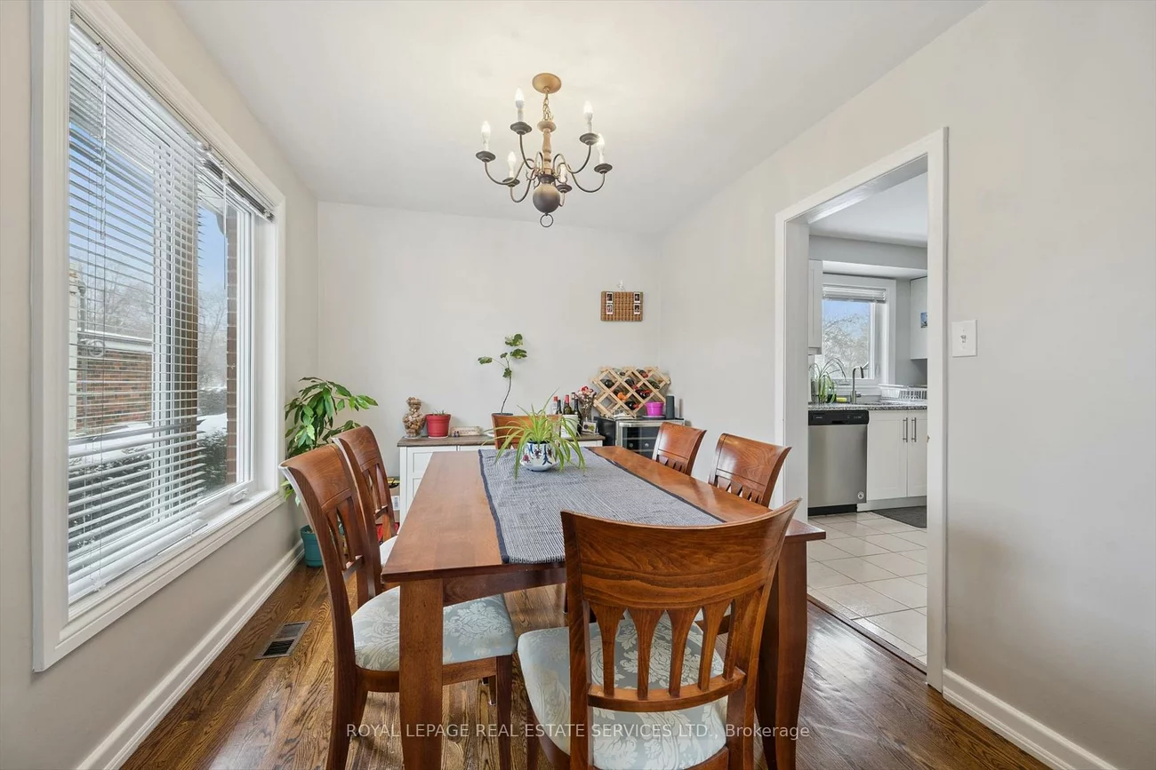 315, Queen Mary, 1002 - CO Central, Oakville