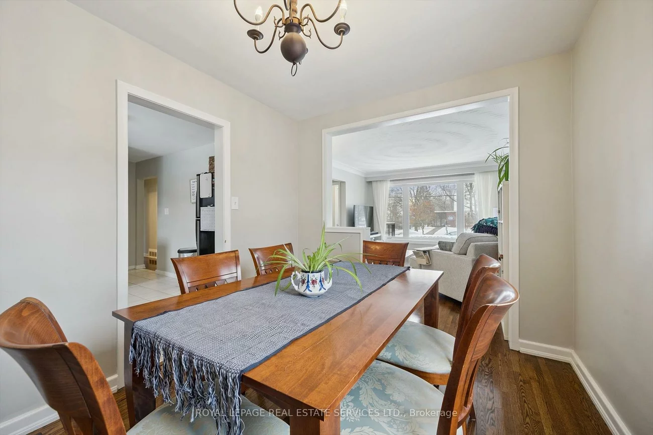 315, Queen Mary, 1002 - CO Central, Oakville