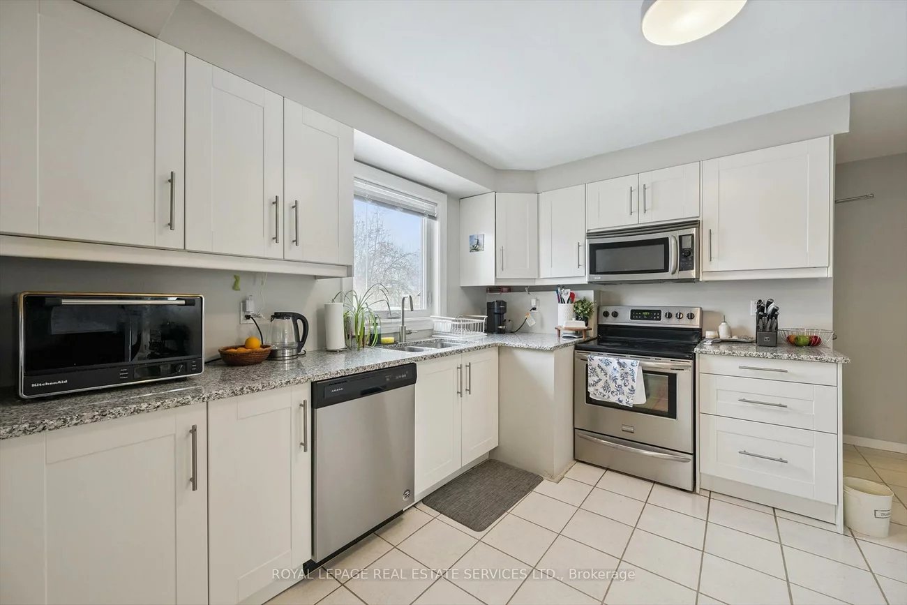 315, Queen Mary, 1002 - CO Central, Oakville