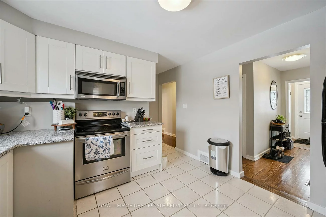 315, Queen Mary, 1002 - CO Central, Oakville