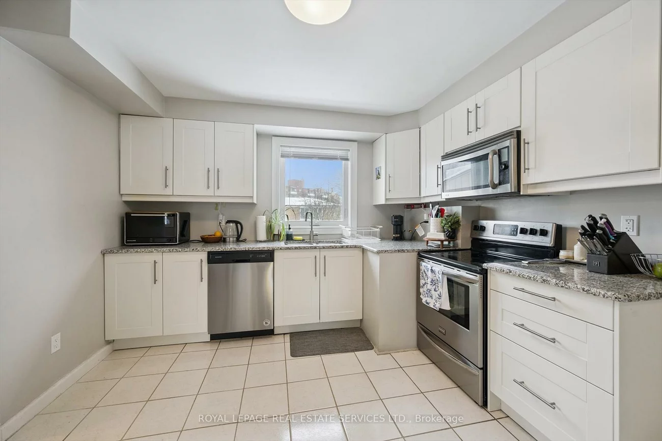 315, Queen Mary, 1002 - CO Central, Oakville