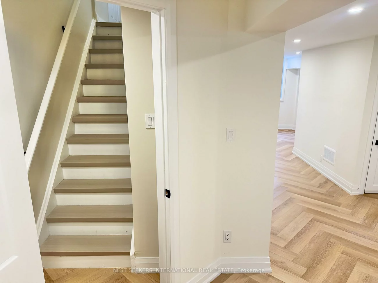 1314, Roylen, 1003 - CP College Park, Oakville