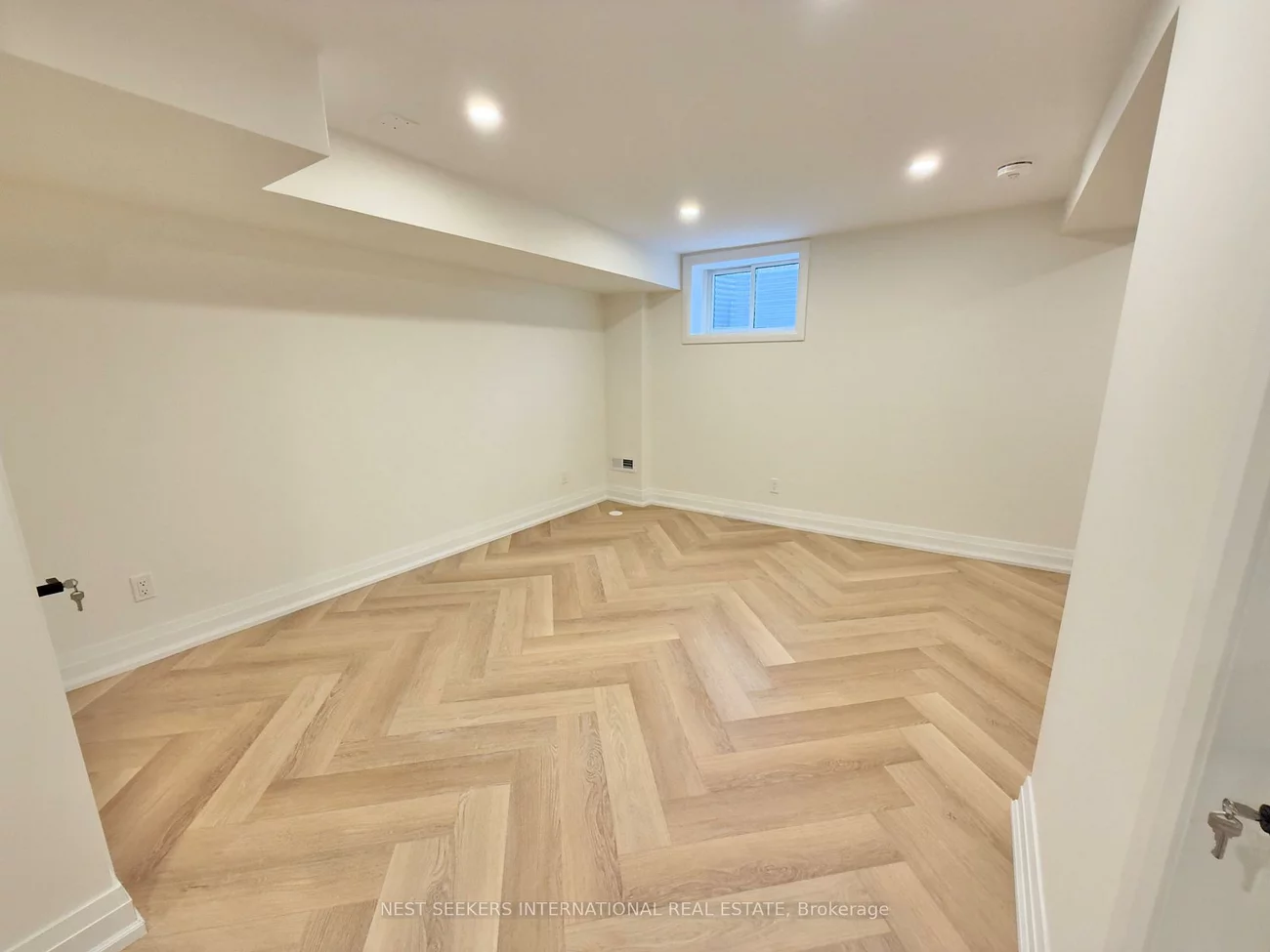 1314, Roylen, 1003 - CP College Park, Oakville