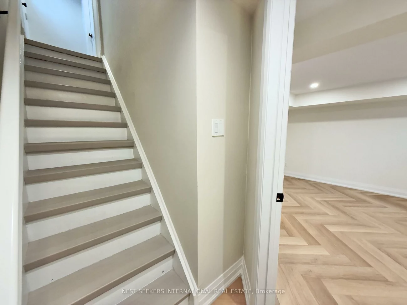1314, Roylen, 1003 - CP College Park, Oakville