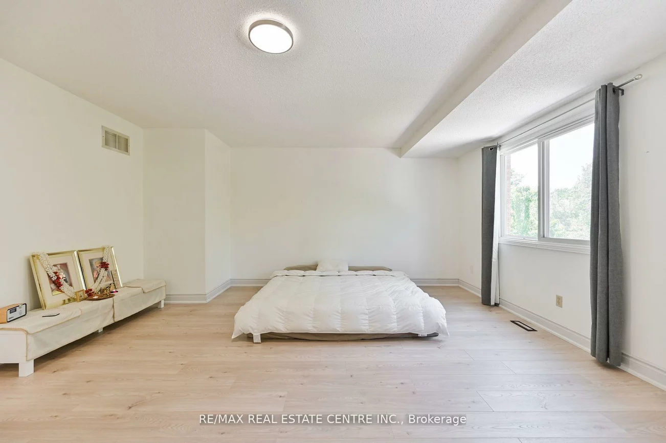 2559, Addingham, 1004 - CV Clearview, Oakville