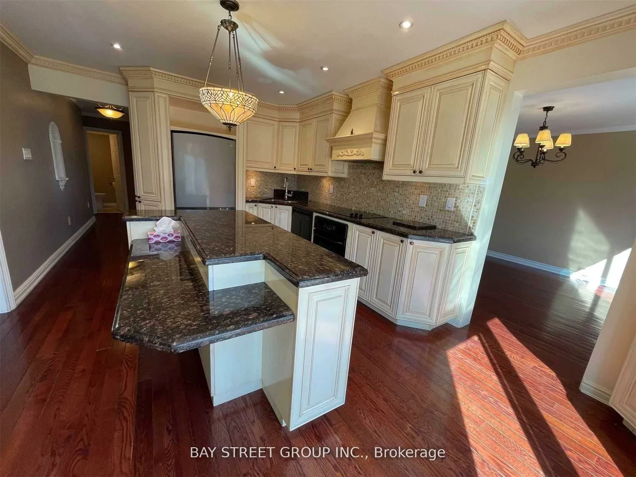 2079, Pineview, 1018 - WC Wedgewood Creek, Oakville