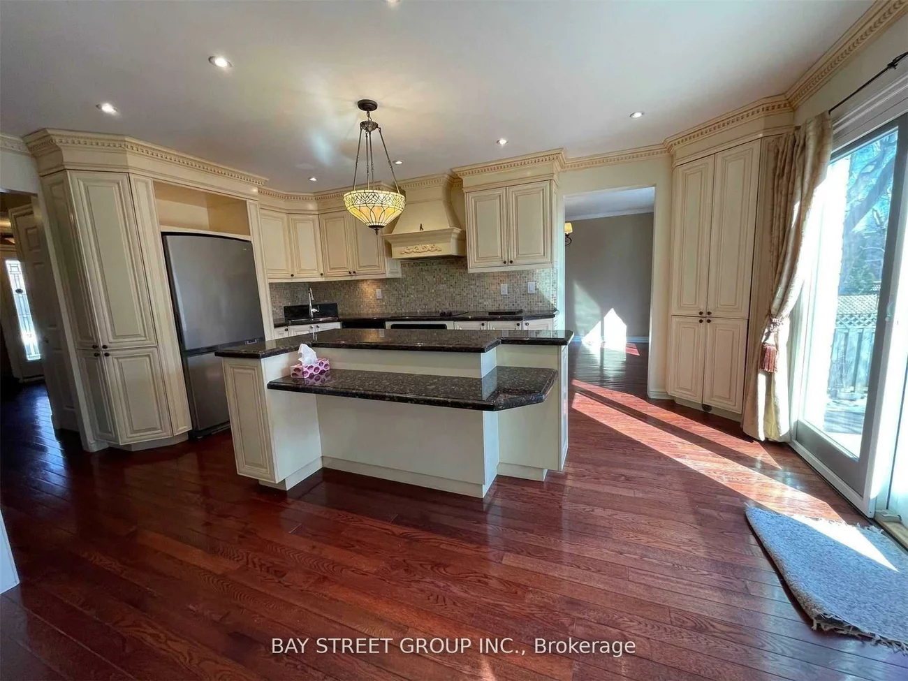 2079, Pineview, 1018 - WC Wedgewood Creek, Oakville