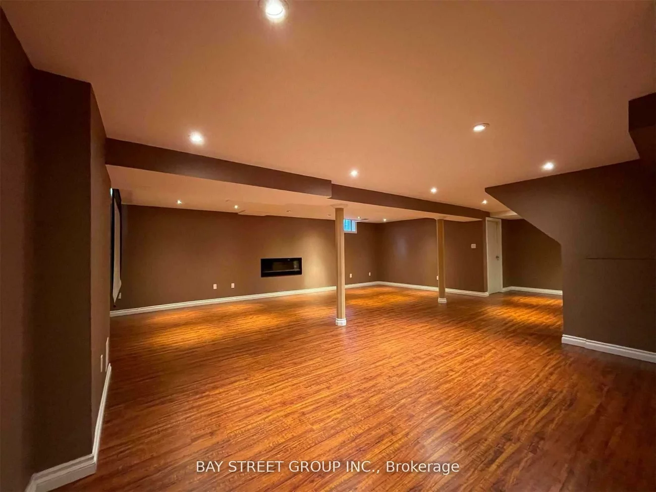 2079, Pineview, 1018 - WC Wedgewood Creek, Oakville