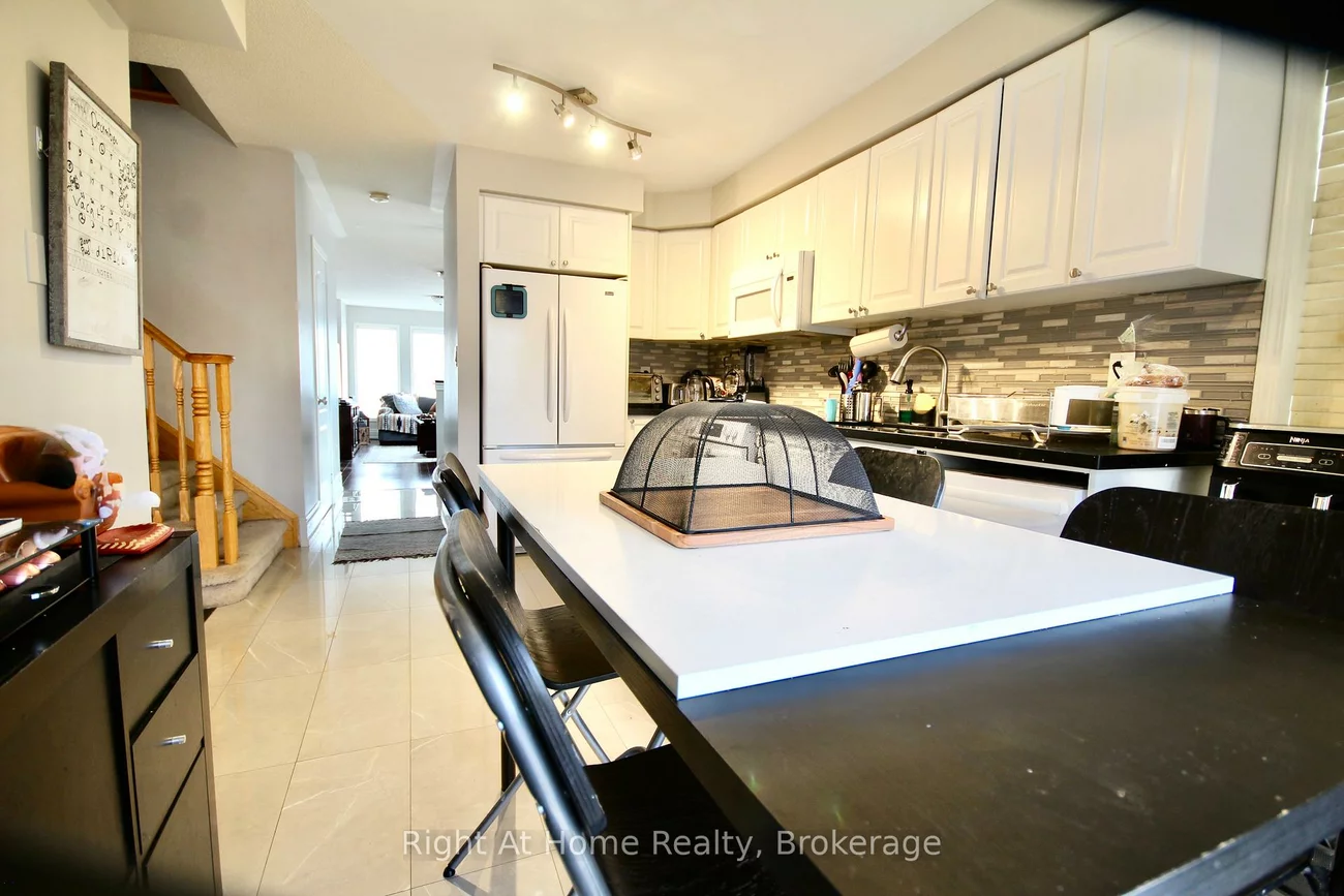 2253, Baronwood, 1019 - WM Westmount, Oakville