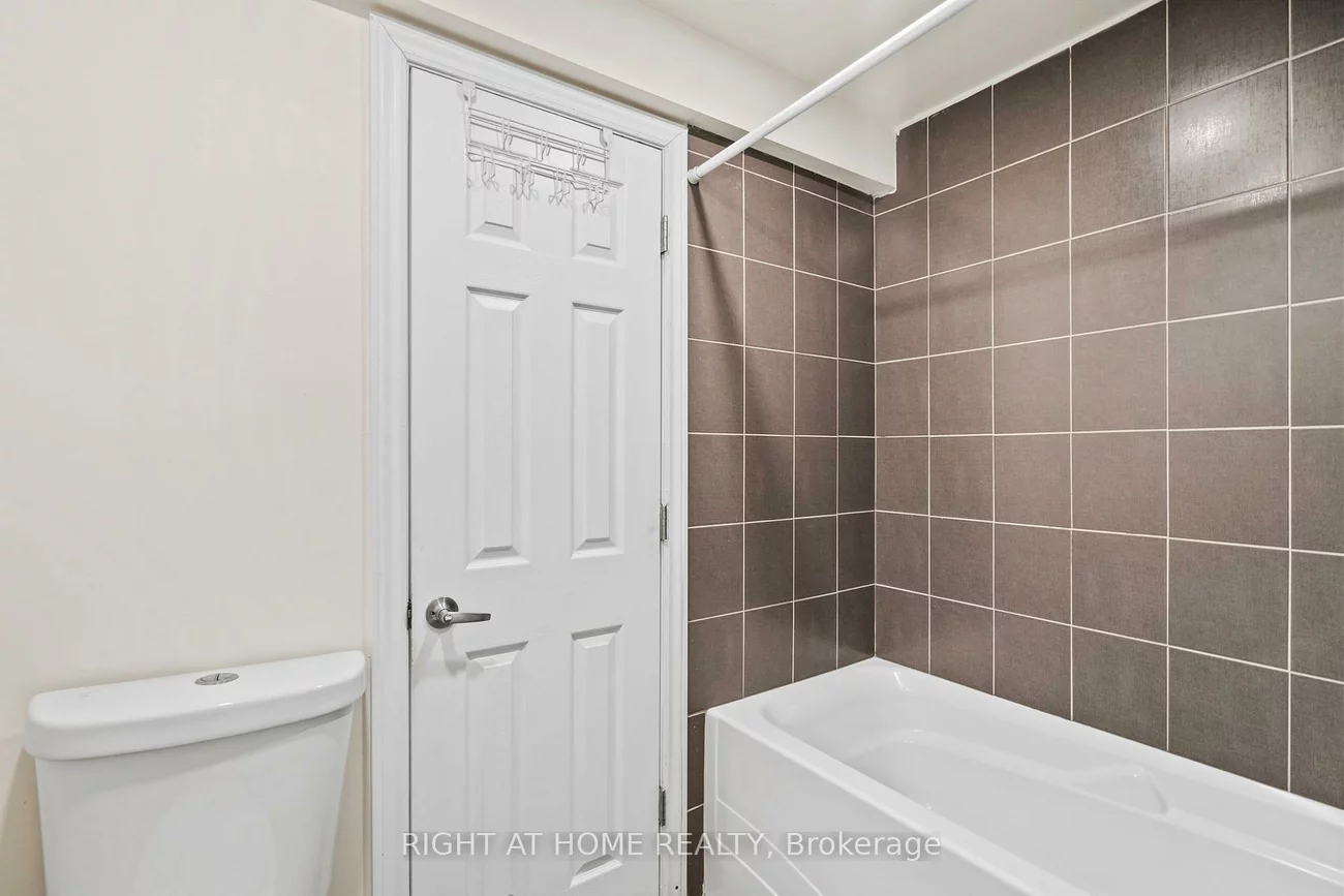 2064, Glenada, 1018 - WC Wedgewood Creek, Oakville