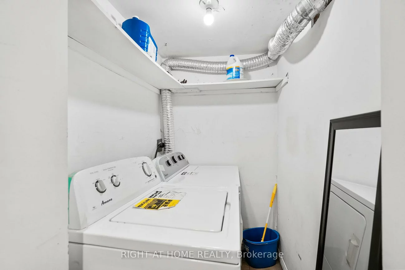 2064, Glenada, 1018 - WC Wedgewood Creek, Oakville