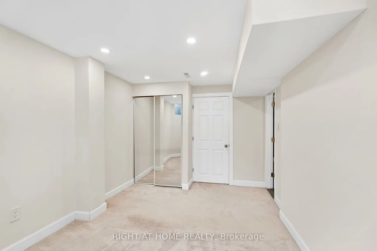 2064, Glenada, 1018 - WC Wedgewood Creek, Oakville