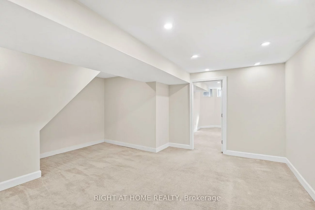 2064, Glenada, 1018 - WC Wedgewood Creek, Oakville