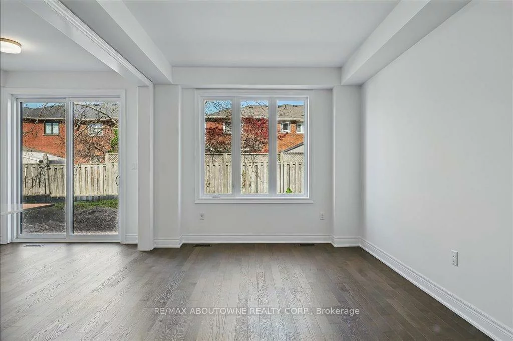 2184, Postmaster, 1019 - WM Westmount, Oakville