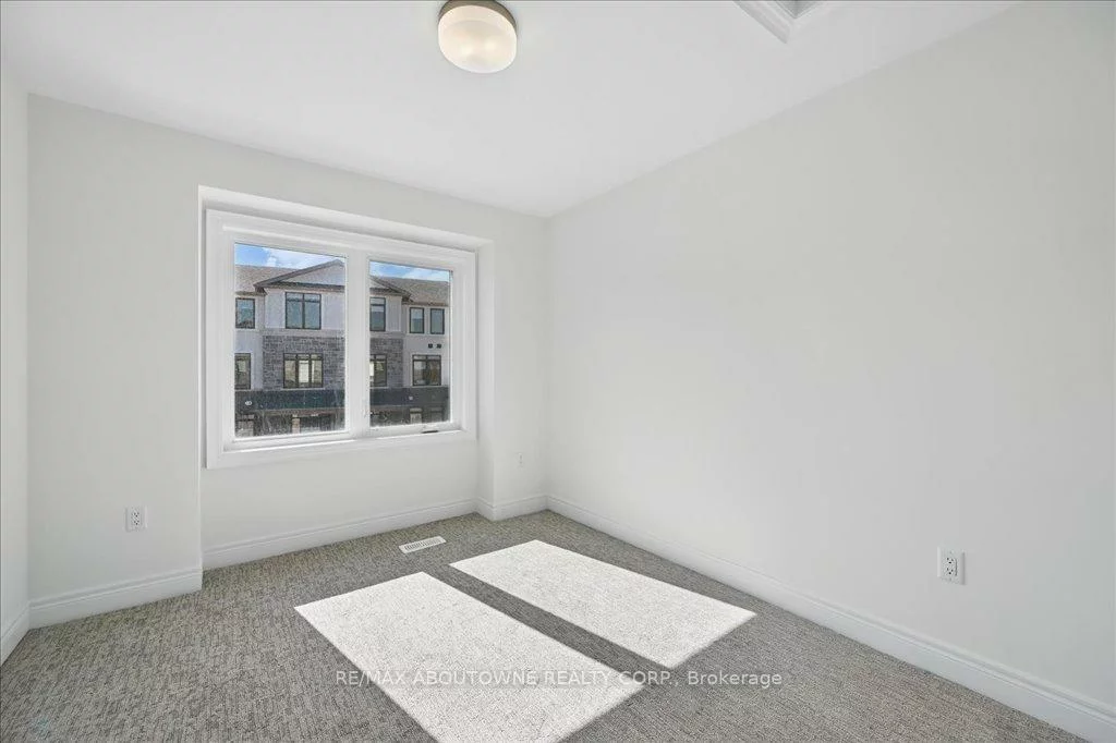 2184, Postmaster, 1019 - WM Westmount, Oakville