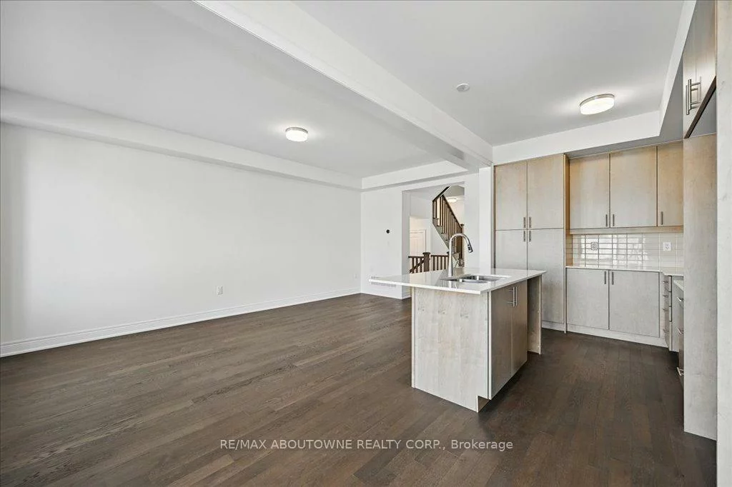 2184, Postmaster, 1019 - WM Westmount, Oakville