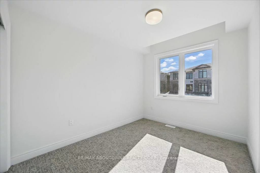 2184, Postmaster, 1019 - WM Westmount, Oakville