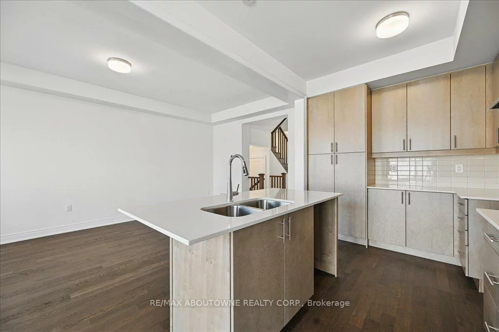 2184, Postmaster, 1019 - WM Westmount, Oakville