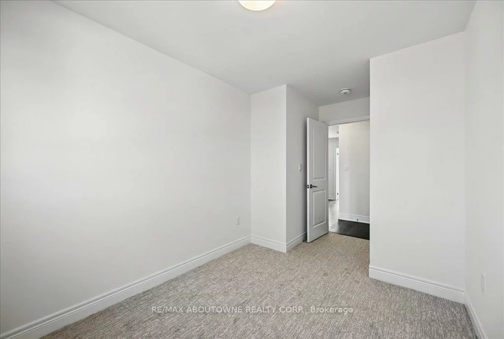 2184, Postmaster, 1019 - WM Westmount, Oakville