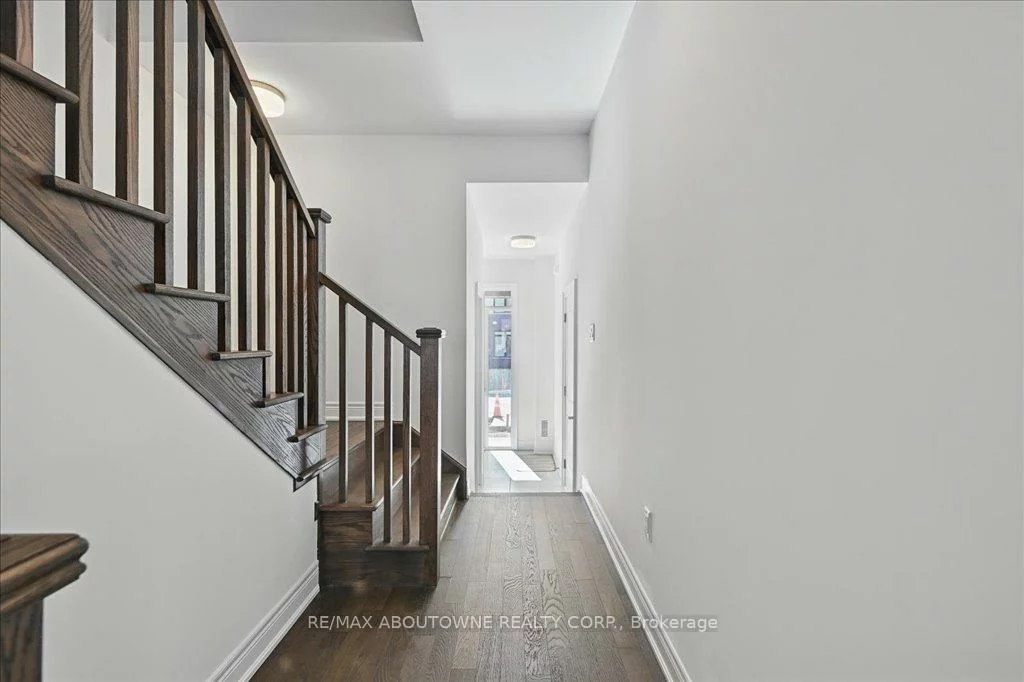 2184, Postmaster, 1019 - WM Westmount, Oakville