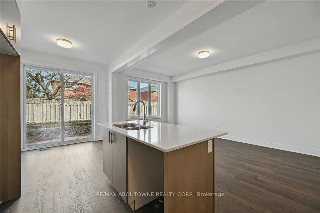 2184, Postmaster, 1019 - WM Westmount, Oakville