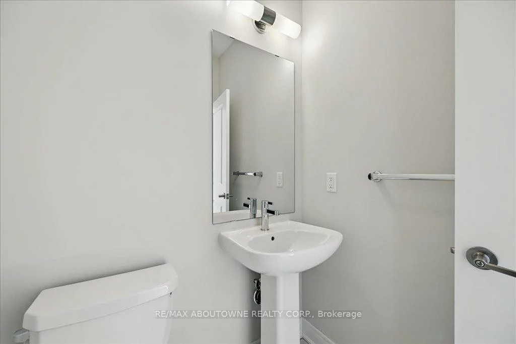 2184, Postmaster, 1019 - WM Westmount, Oakville