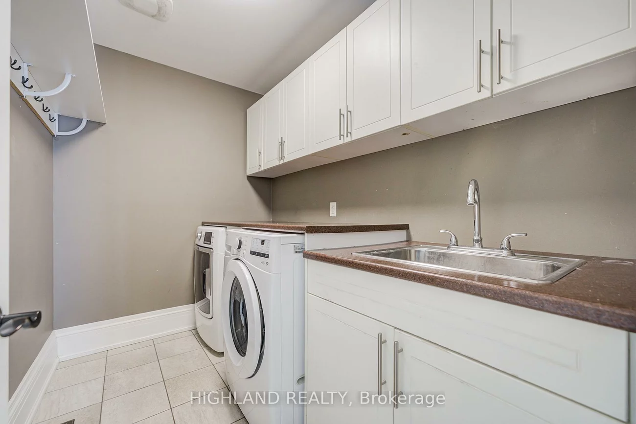 108, Livno, 1001 - BR Bronte, Oakville