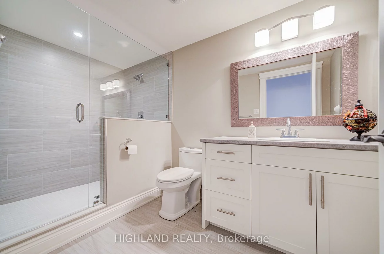 108, Livno, 1001 - BR Bronte, Oakville