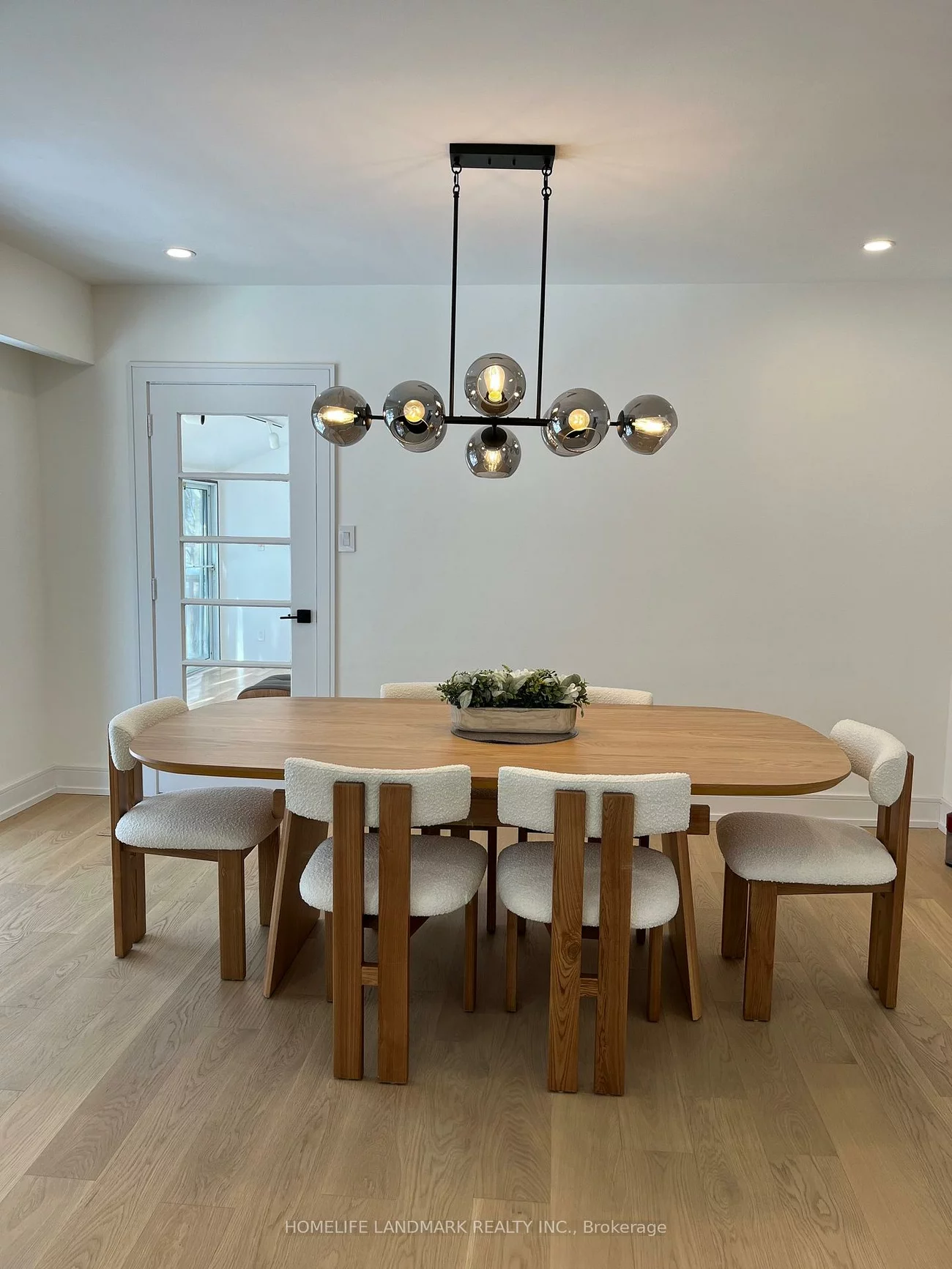 284, Woodland, 1006 - FD Ford, Oakville